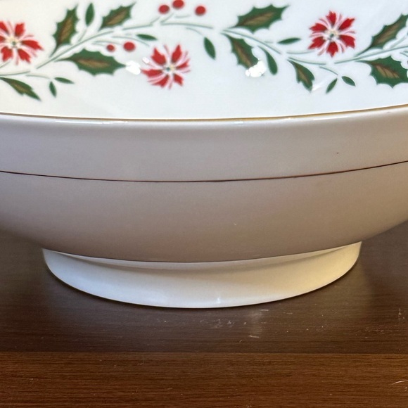 🎄🌟HP🌟 VTG 1986 Royal Doulton Holly Pattern 8" Round Vegetable Bowl Porcelain - Picture 4 of 8